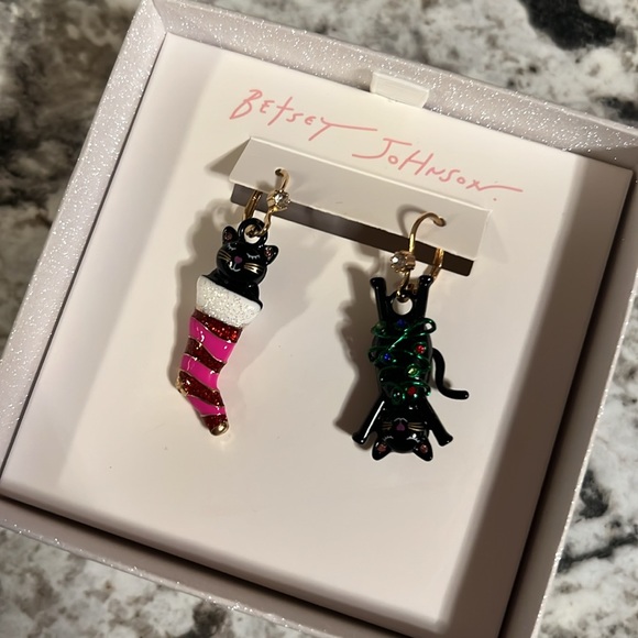 Betsey Johnson Christmas Cats Mismatch Earrings - Picture 3 of 7